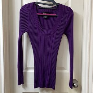 Fitted purple ribbed sweater